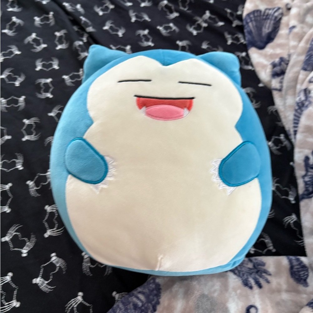 Snorlax Pokémon Blue and Cream Plush Toy